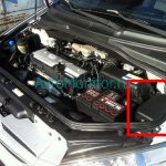Location of the fuse box under the hood in the Hyundai Getz