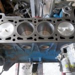 How much does a VAZ 2106 cylinder block weigh?