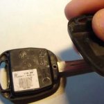 Замена батарейки в ключе Toyota Corolla
